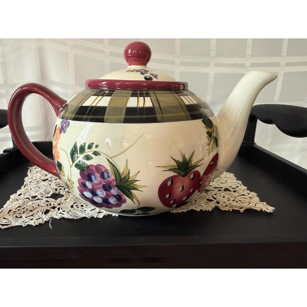 Oneida Strawberry Plaid 5 Cup Hand Painted Retired Stoneware Tea Pot